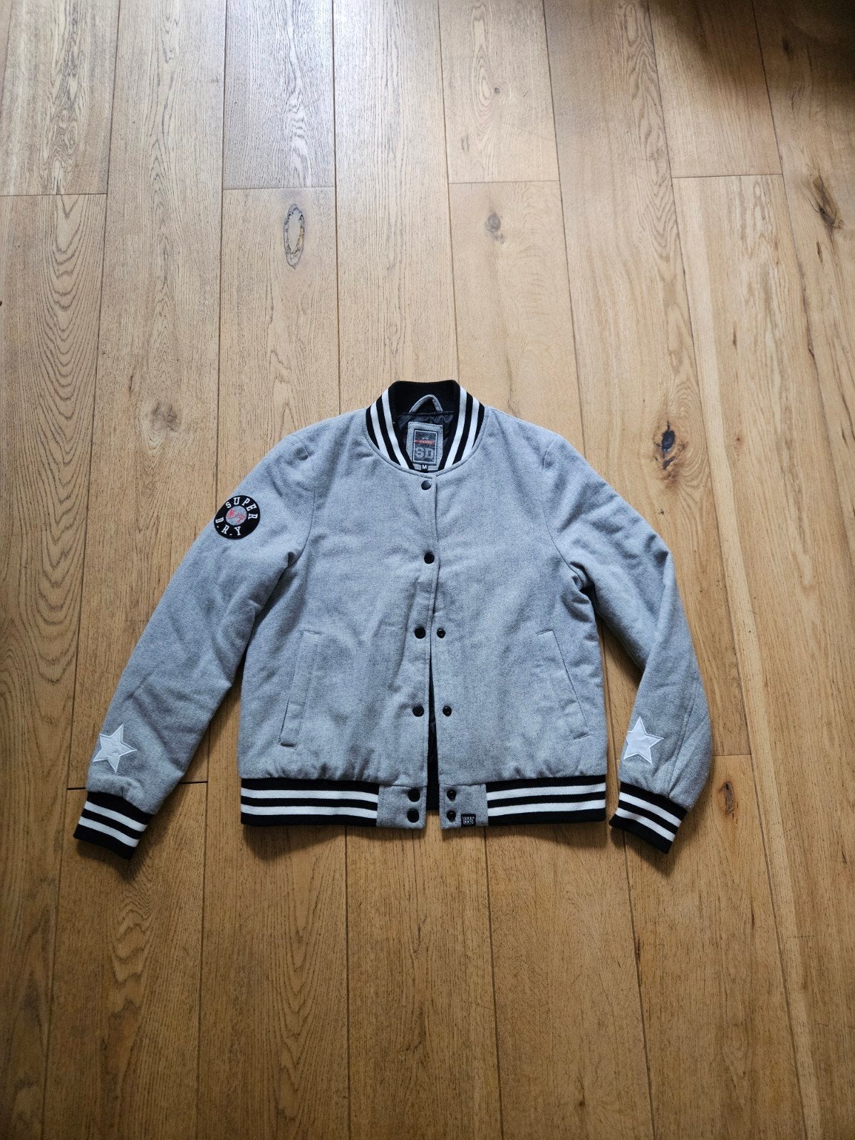 Superdry Varsity Bomberjack - Grijs met sterren, Maat 38/40 (M), Superdry, Ophalen of Verzenden, Zo goed als nieuw