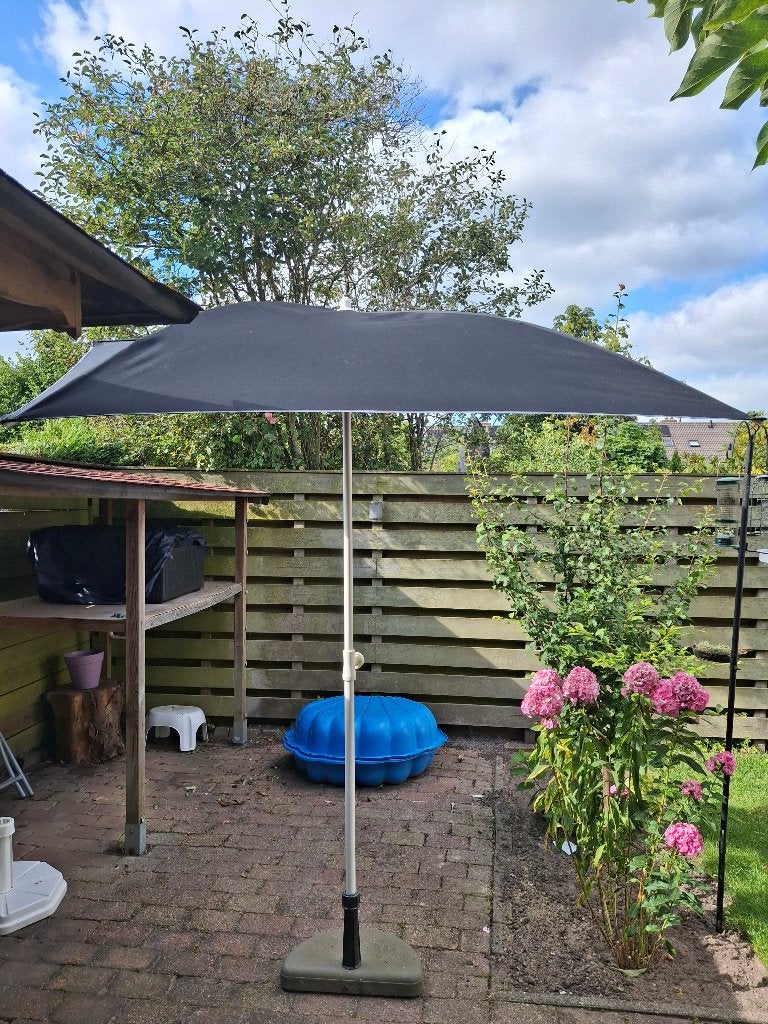 Balkonparasol met voet, Tuin en Terras, Parasols, Ophalen, Gebruikt, Overige typen, Verstelbaar