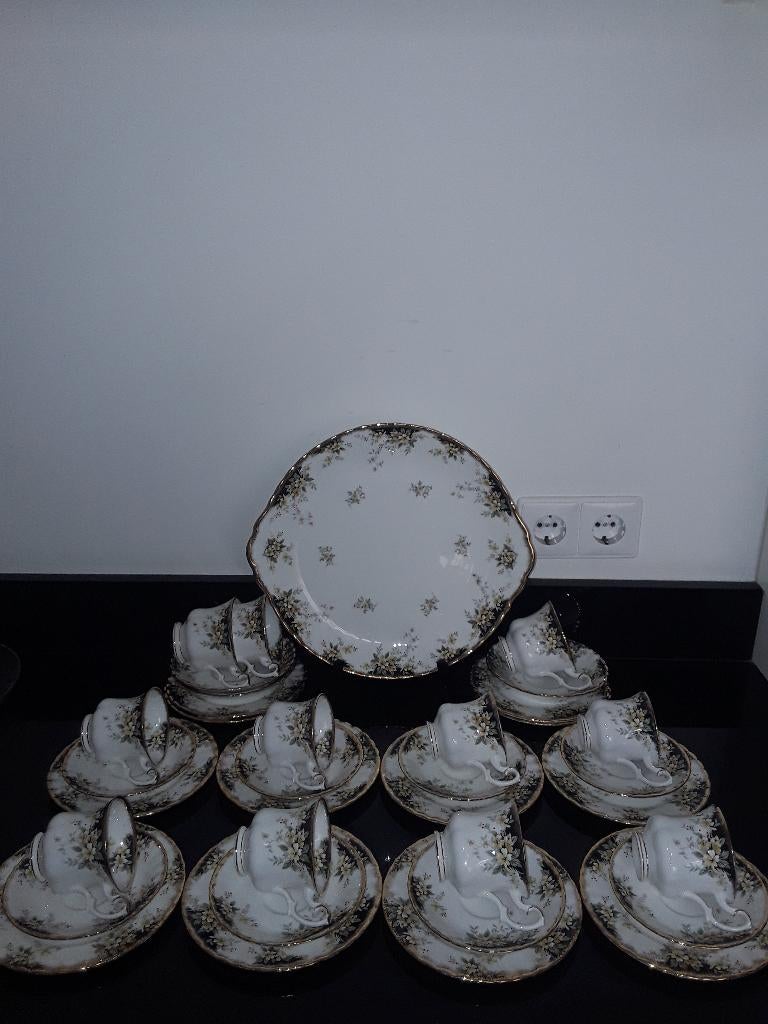 Royal albert Royal Ascot, Antiek en Kunst, Antiek | Servies los, Verzenden