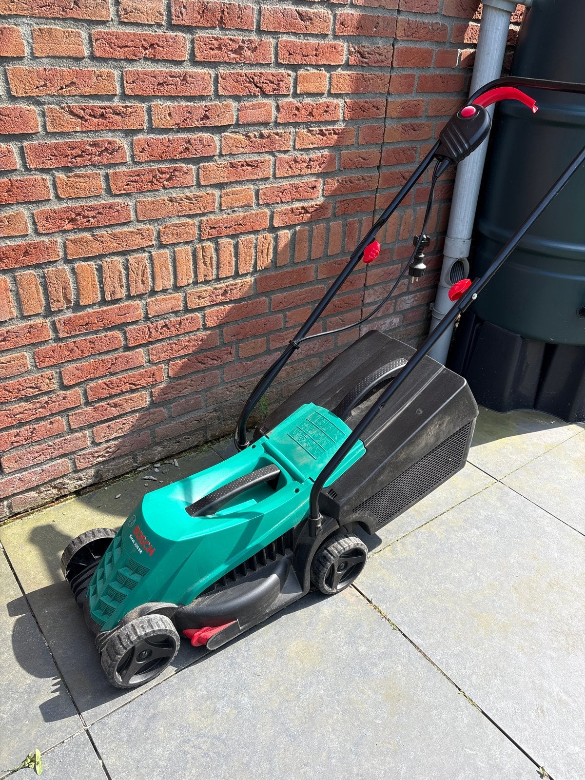 Bosch Rotak 320 ER elektrische grasmaaier, Tuin en Terras, Grasmaaiers, Ophalen, Cirkelmaaier, Gebruikt, Elektrische grasmaaier