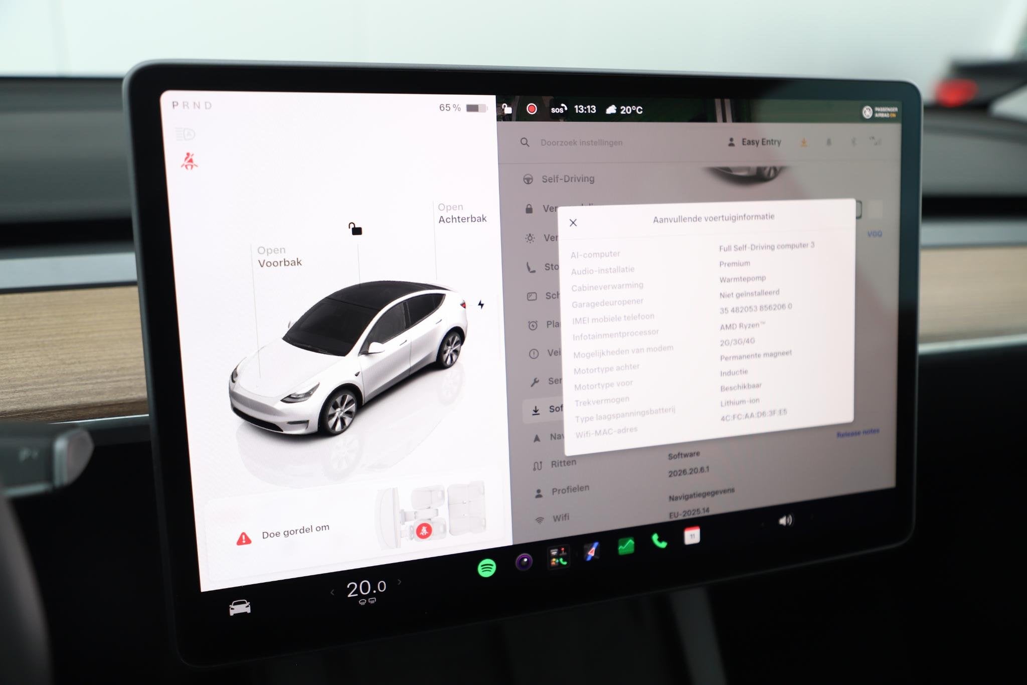 Foto 19 van Tesla Model Y Long Range AWD 75 kWh Afneembare Trekhaak Pano