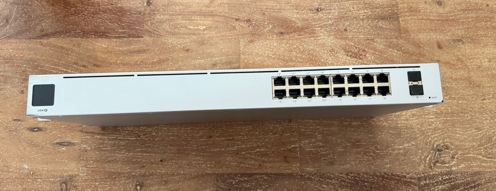 Ubiquiti Unifi 16 poorts POE Gen2 switch, Ophalen of Verzenden, Zo goed als nieuw