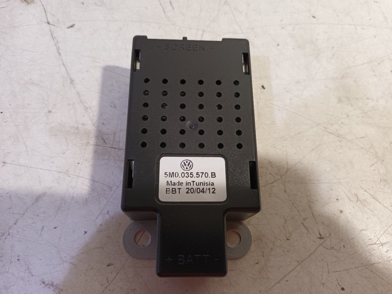 Antenne versterker Volkswagen Golf, Ophalen of Verzenden, Van der Ven Autorecycling B.V., Onderdelen@venauto.nl, Ettenseweg 76, 4706 PB Roosendaal, The Netherlands