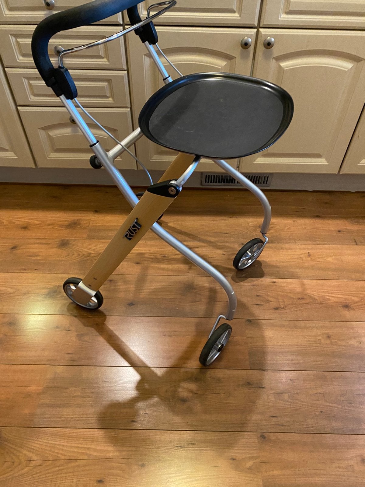 Trust binnen rollator € 65,-, Ophalen, Zo goed als nieuw
