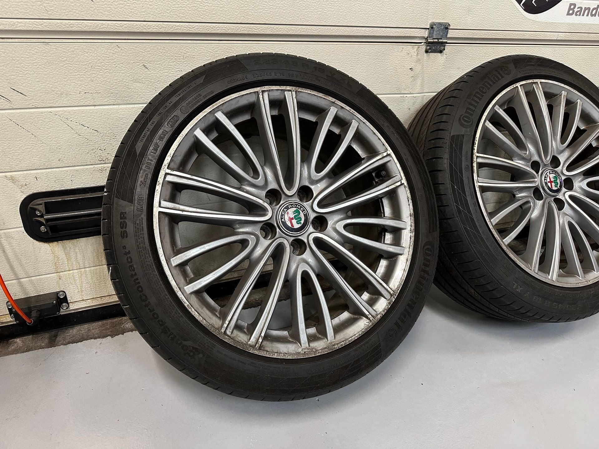 18inch Originele Alfa Sport Velgen set! A merk banden!, Auto-onderdelen, Banden en Velgen, Banden en Velgen, Zomerbanden, 18 inch