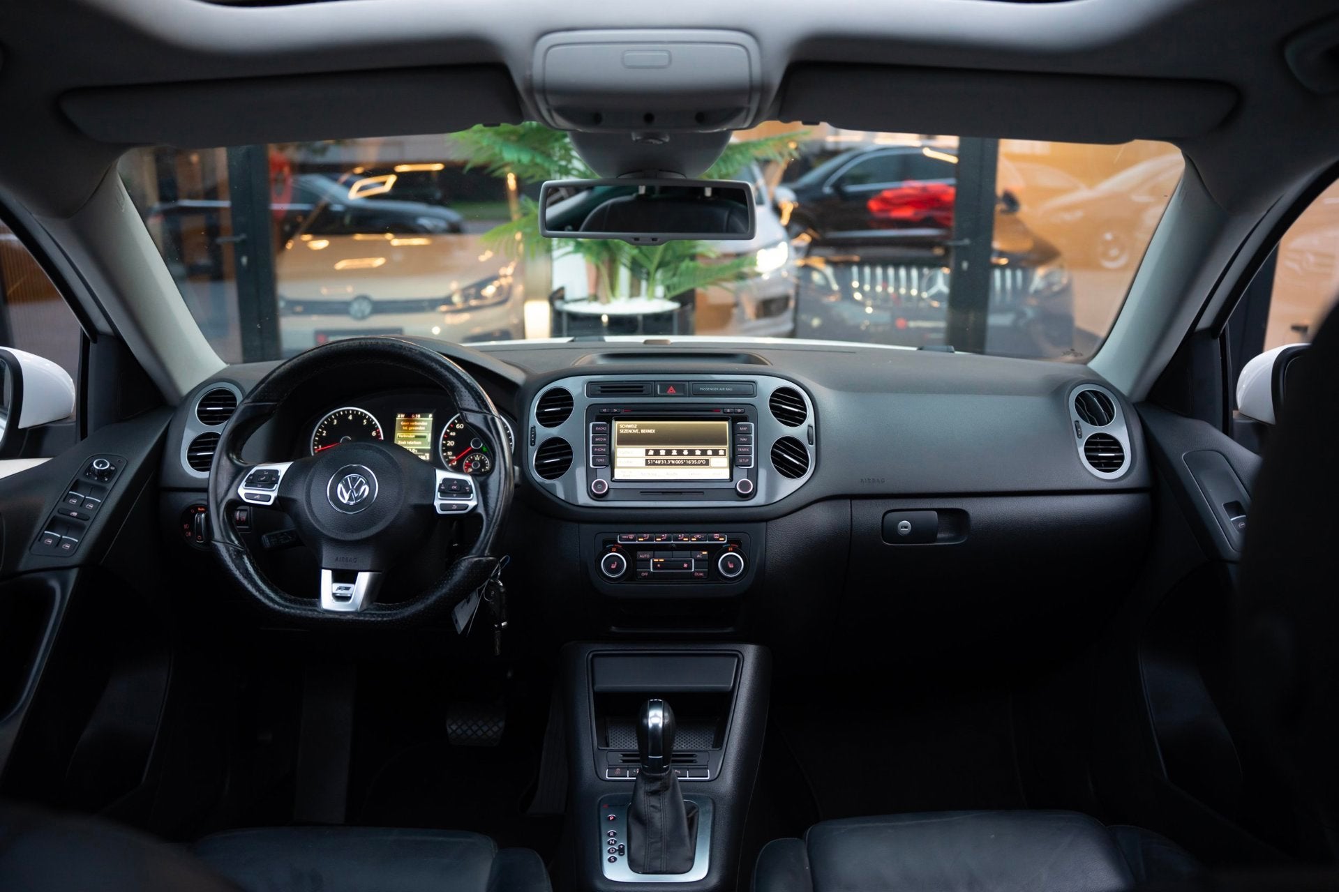 Volkswagen Tiguan 2.0 TSI Sport&Style 4Motion/R-Line/DSG/Xen, Dealer onderhouden, Gebruikt, Zwart, 4 cilinders