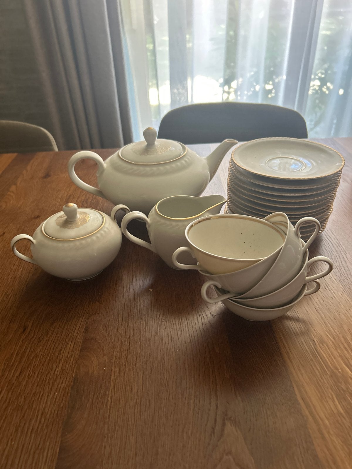 Vintage theeservies wit met gouden rand - compleet, Gebruikt, Overige merken, Vintage, Ophalen of Verzenden