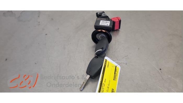 Kontaktslot + Sleutel van een Renault Trafic