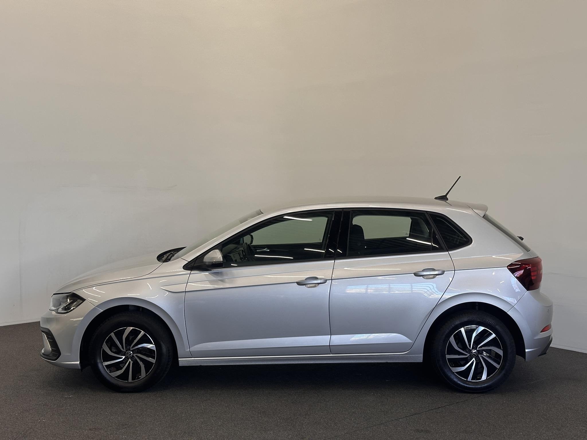 Volkswagen Polo 1.0 TSI Life DEMO Airco Caplay Navi Cruise C, Voorwielaandrijving, Stof, Gebruikt, 1072 kg