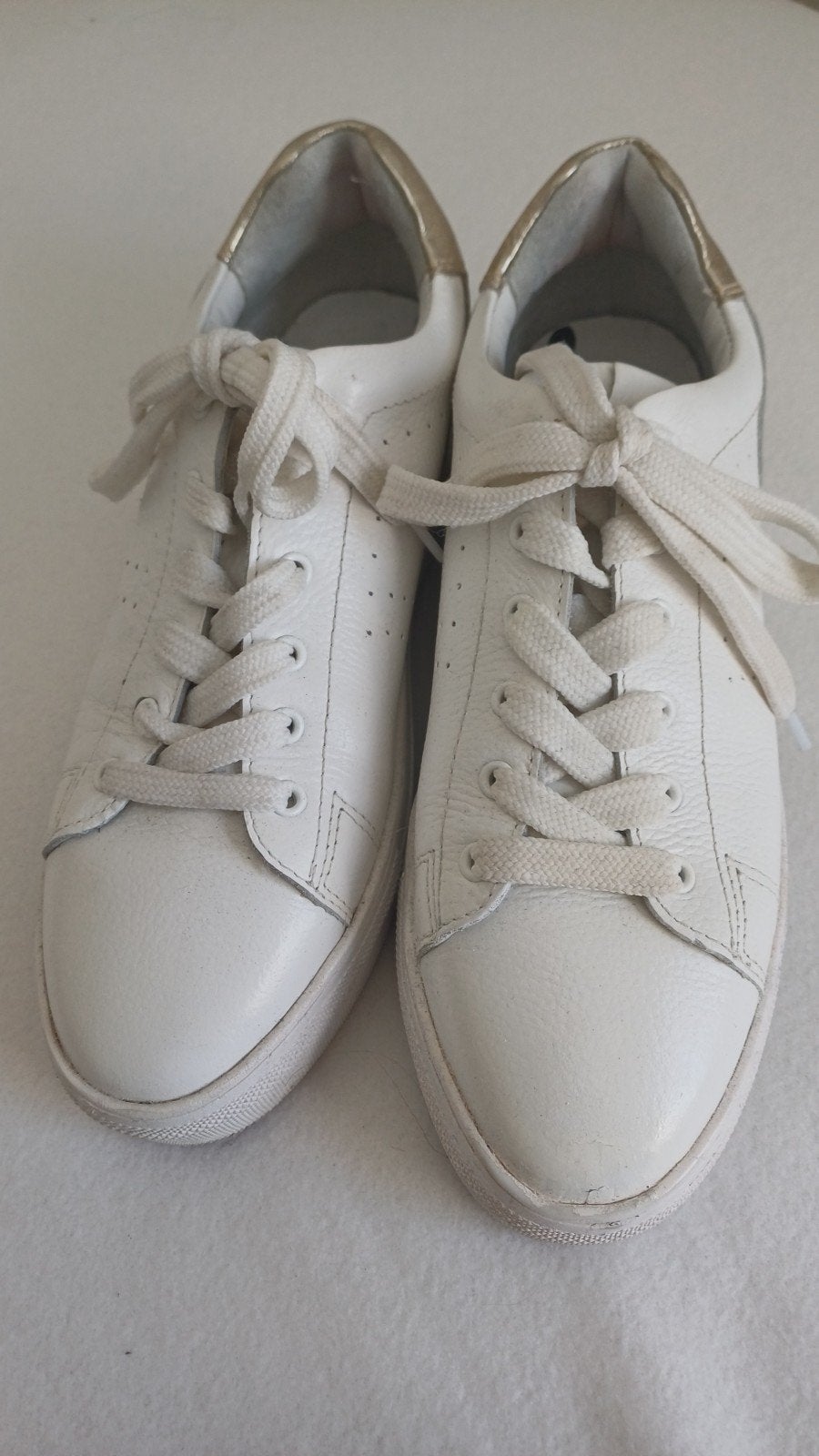 Witte sneakers met gouden accenten, Wit, Ophalen of Verzenden, Sneakers of Gympen, Sacha
