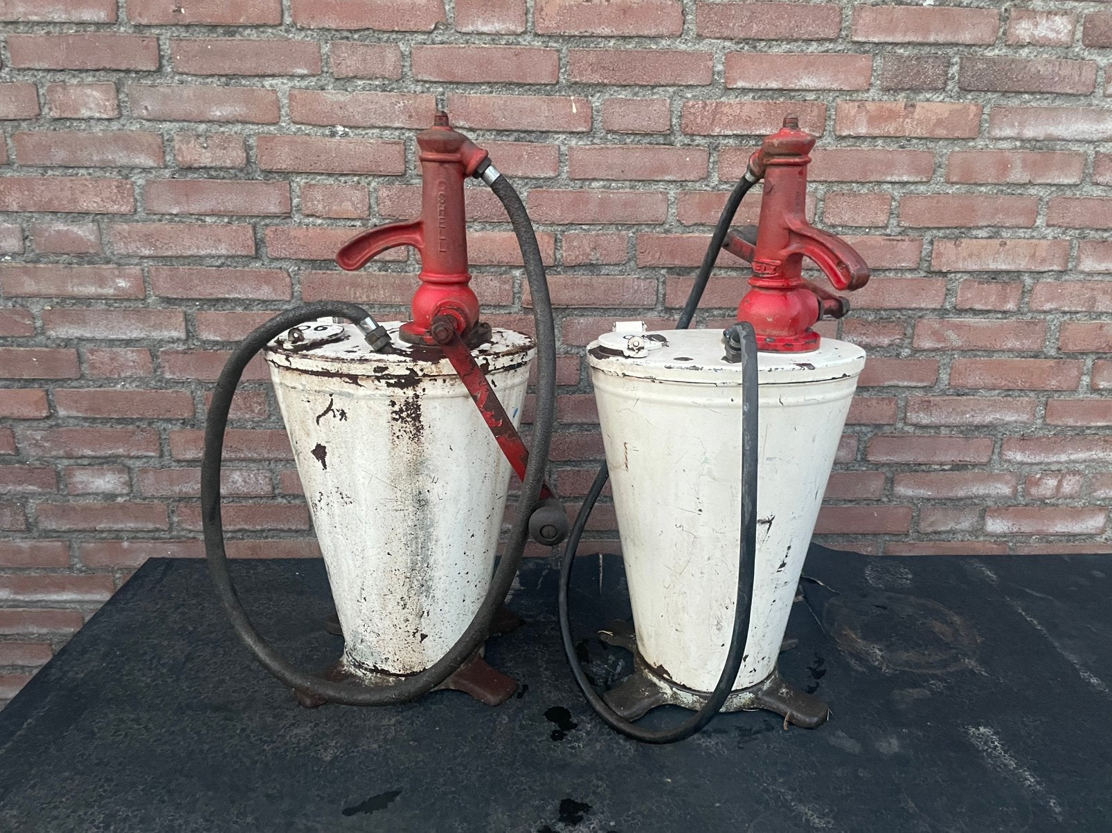 Shell oliehandpomp dispenser vintage jaren 50/60 | 2 stuks, Ophalen, Gebruikt