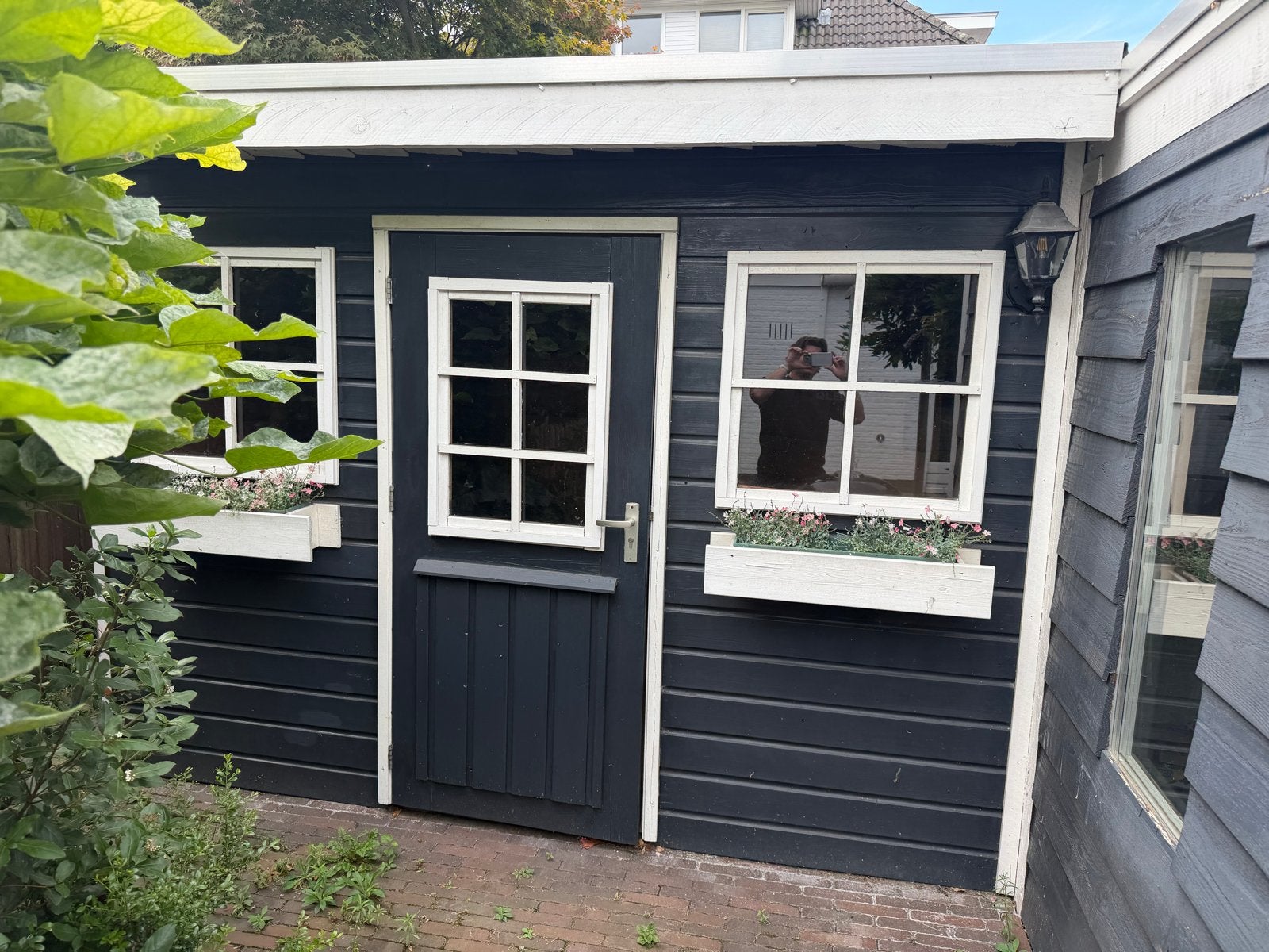 Grijze houten schuur met ramen - Zelf afbreken, Ophalen, 250 tot 500 cm, Schuur, 2 ramen