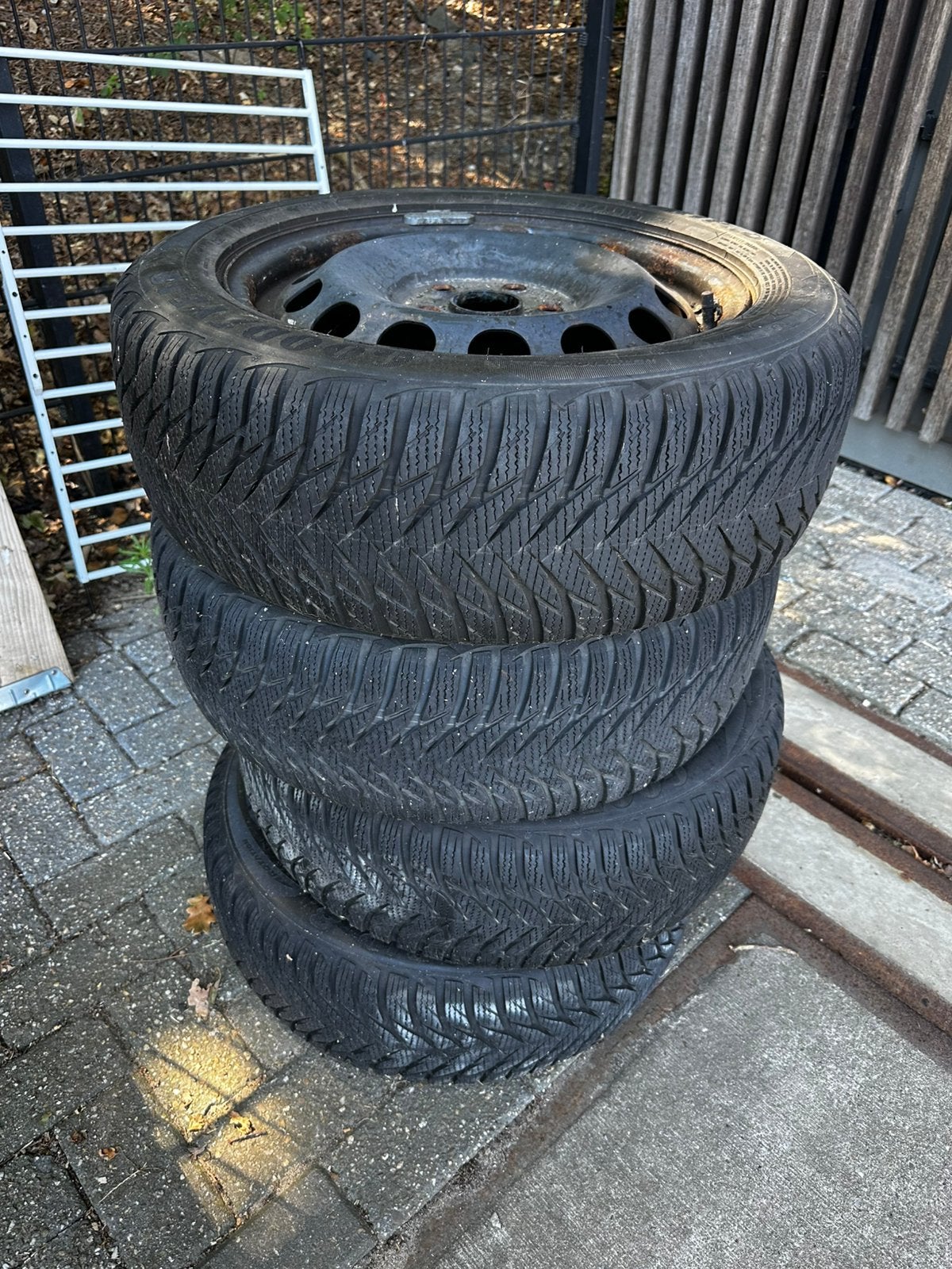 4x Audi winterbanden 205/55 R16 op stalen velg–goed profiel, Auto diversen, Autosport-onderdelen, Ophalen, Gebruikt