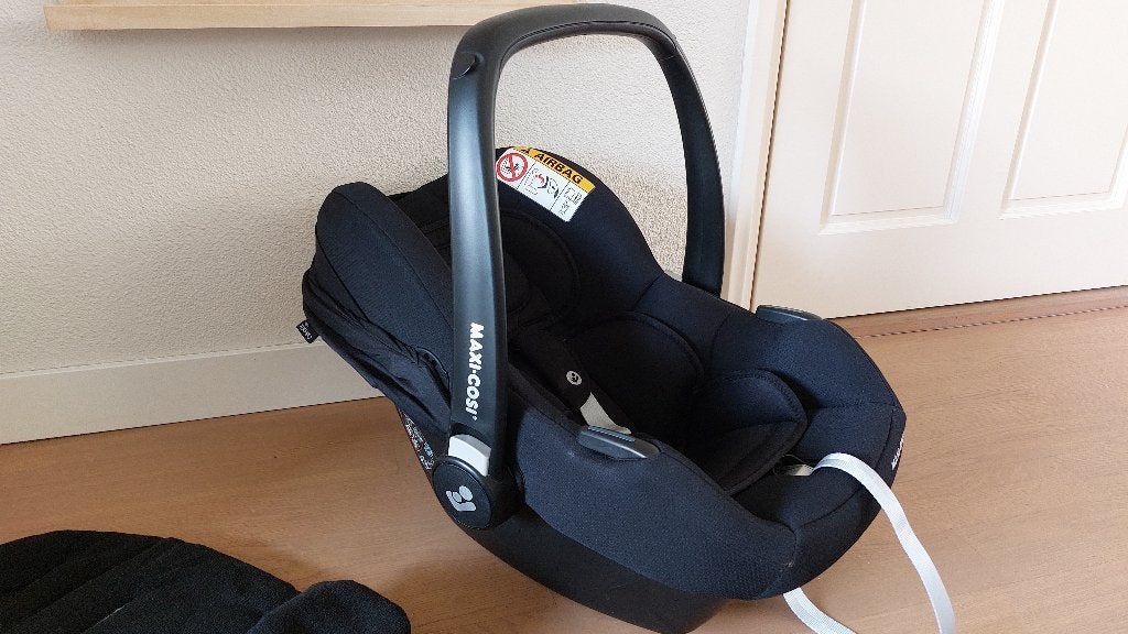 MaxiCosi CabrioFix Isize met voetenzak & Aeromoov airlayer, Ophalen, Autogordel, Zo goed als nieuw, 0 t/m 13 kg