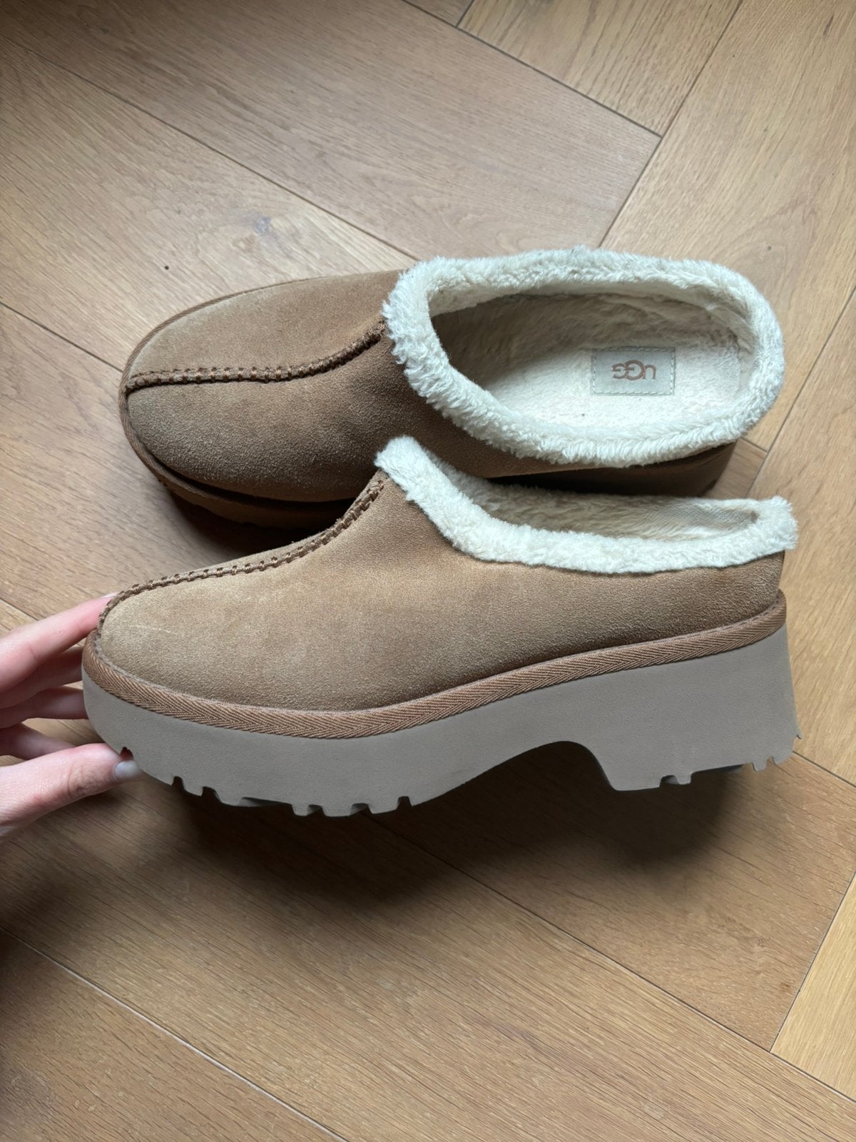 UGG Instappers, Verzenden, Zo goed als nieuw, Instappers