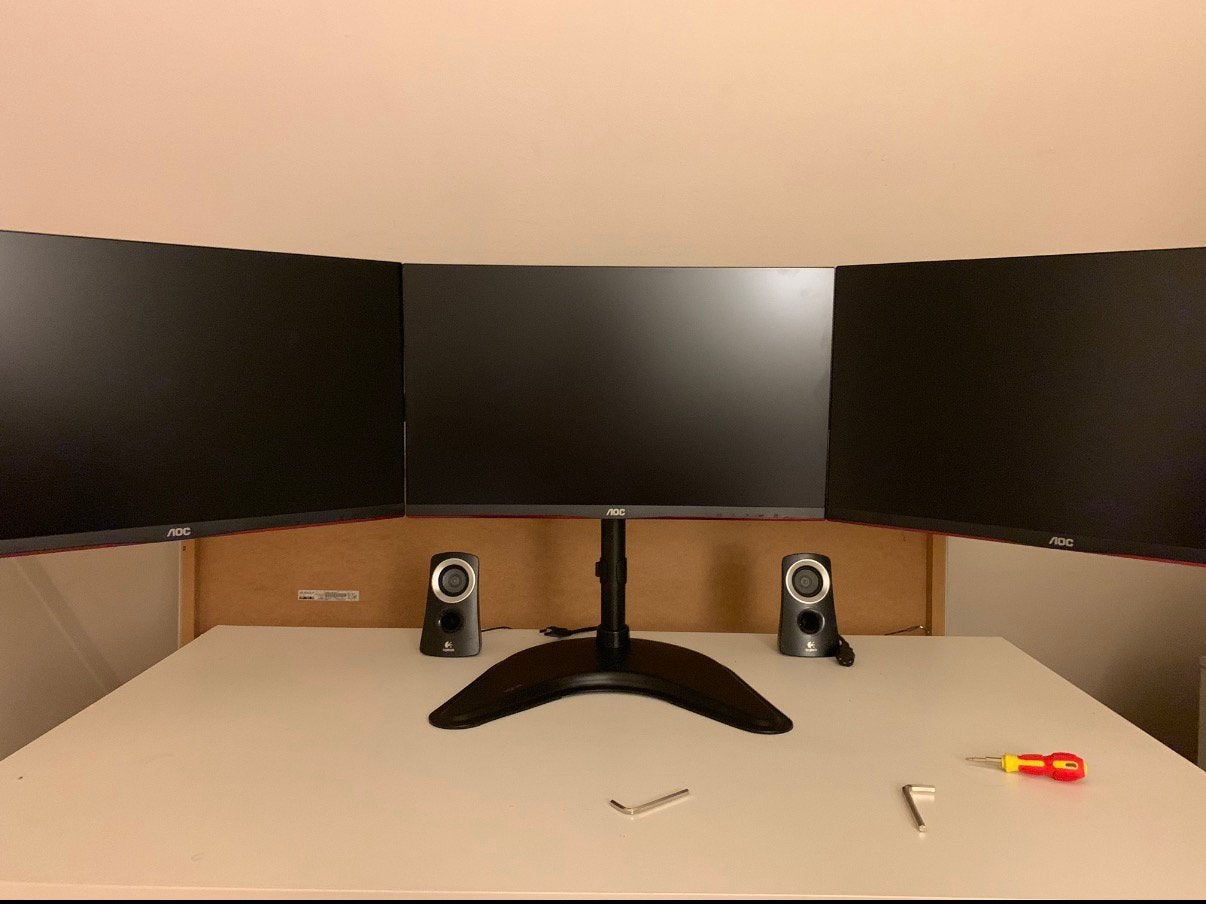 3x AOC 24 G2U 1080P 144 HZ inclusief monitor stand, IPS, 101 t/m 150 Hz, Full HD, Minder dan 1 ms