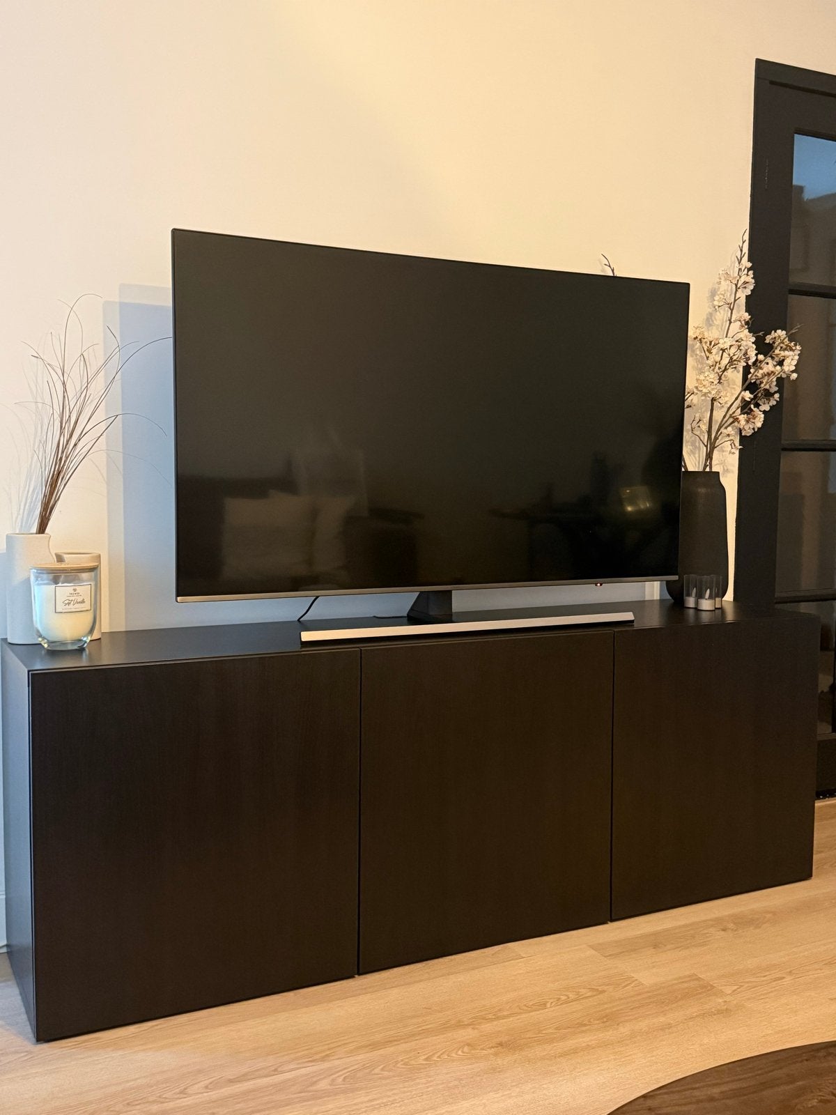 IKEA BESTÅ tv-meubel zwartbruin – 180 cm, Huis en Inrichting, Kasten | Televisiemeubels, Ophalen, Gebruikt, 150 tot 200 cm, Minder dan 100 cm