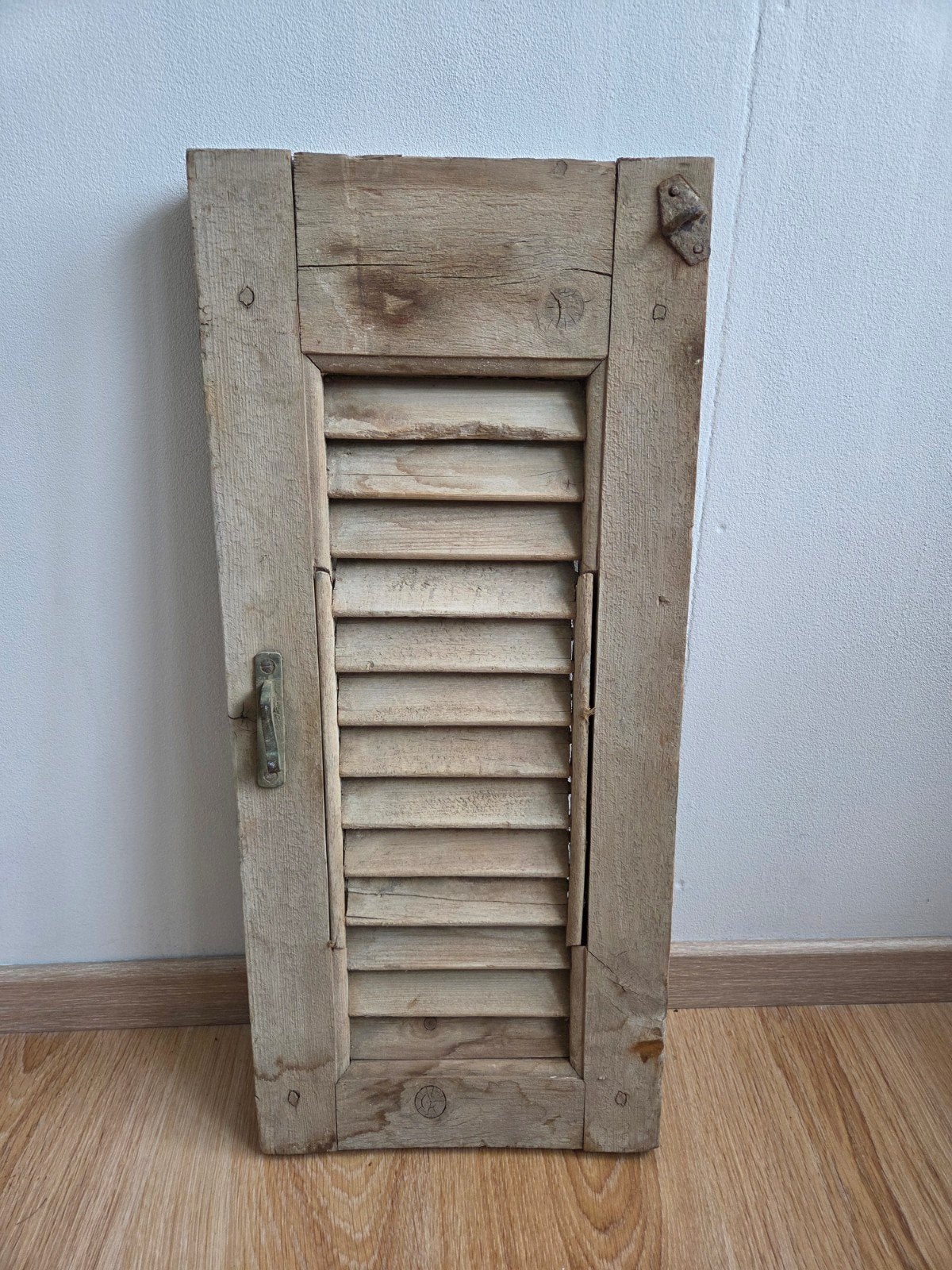Vintage houten luik, Ophalen