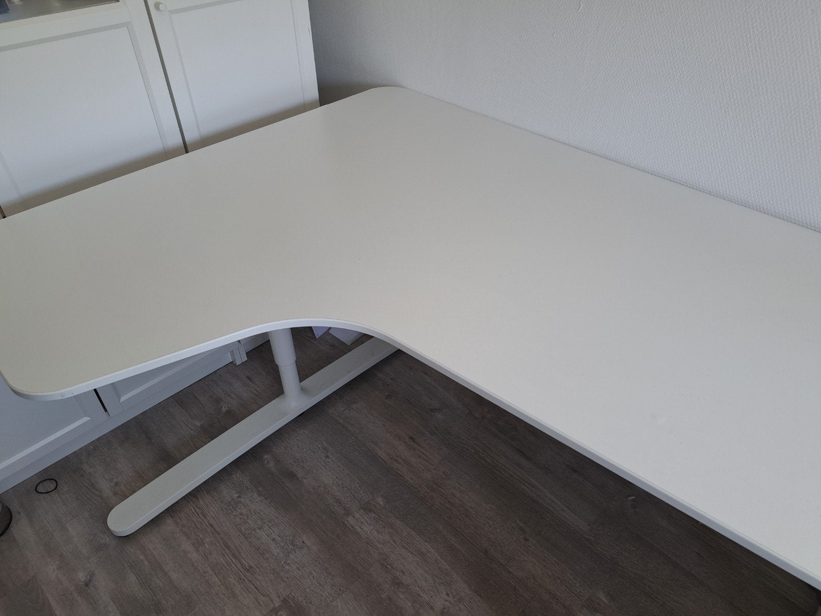 Ikea hoekburo wit, Huis en Inrichting, Bureaus, Ophalen, In hoogte verstelbaar, Zo goed als nieuw