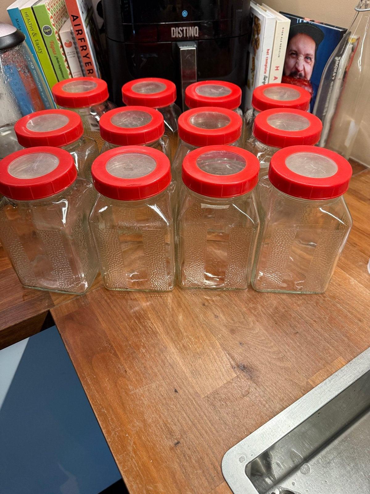 Set van 12 vintage glazen voorraadpotten met rode deksels, Ophalen of Verzenden