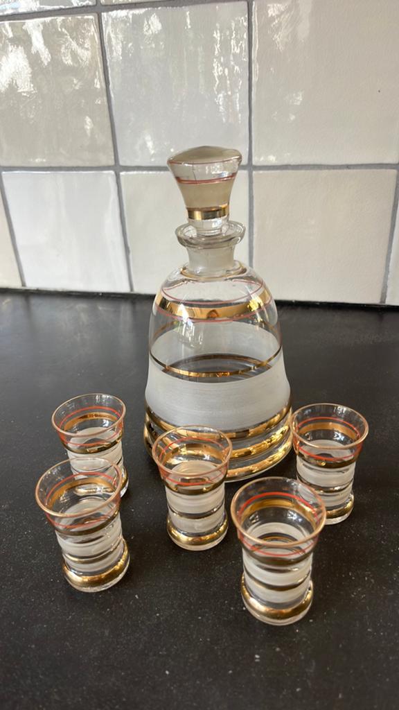 Vintage like karaf met 5 borrelglaasjes, Ophalen