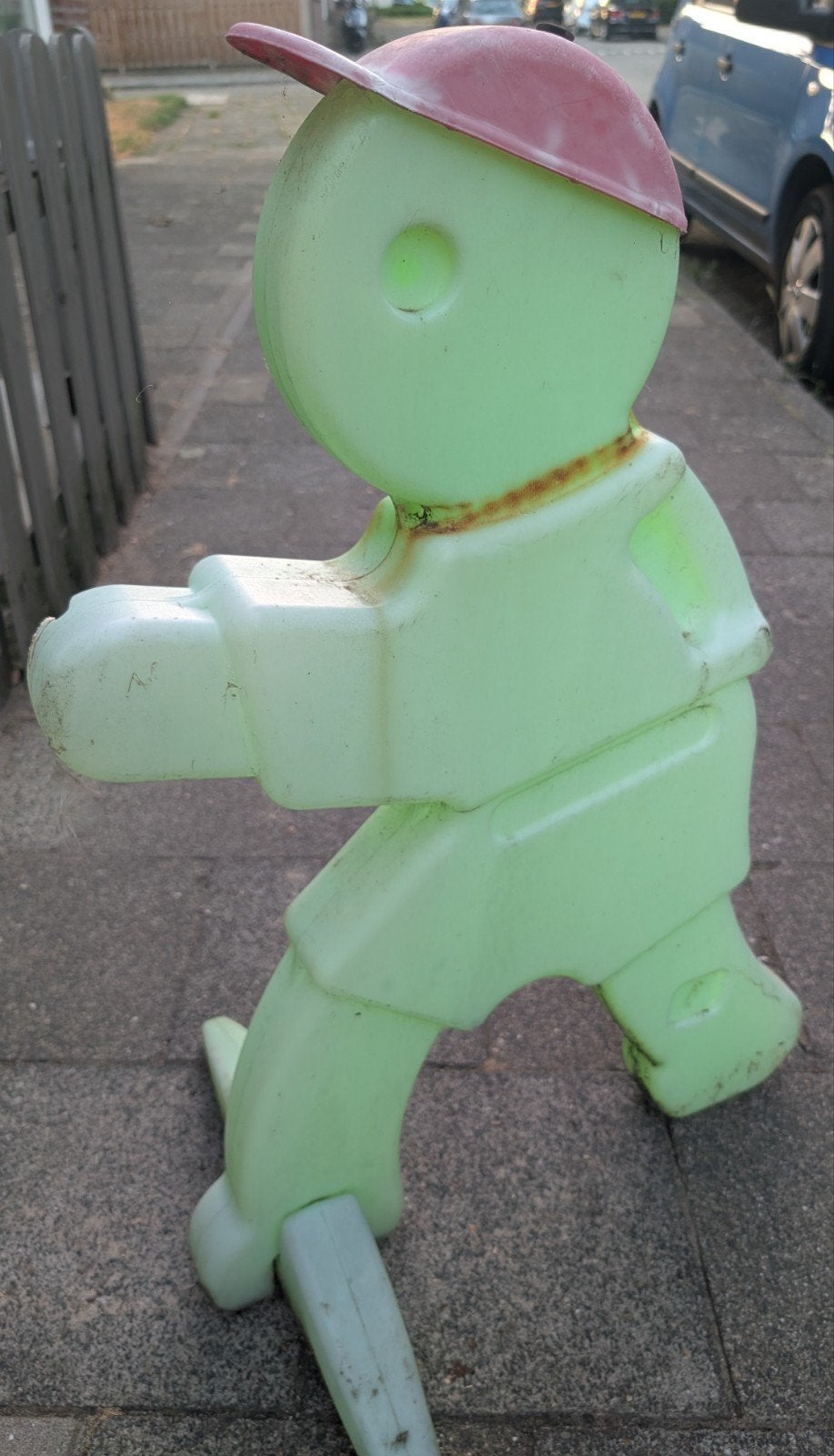 Victor veilig verkeerspop, Ophalen