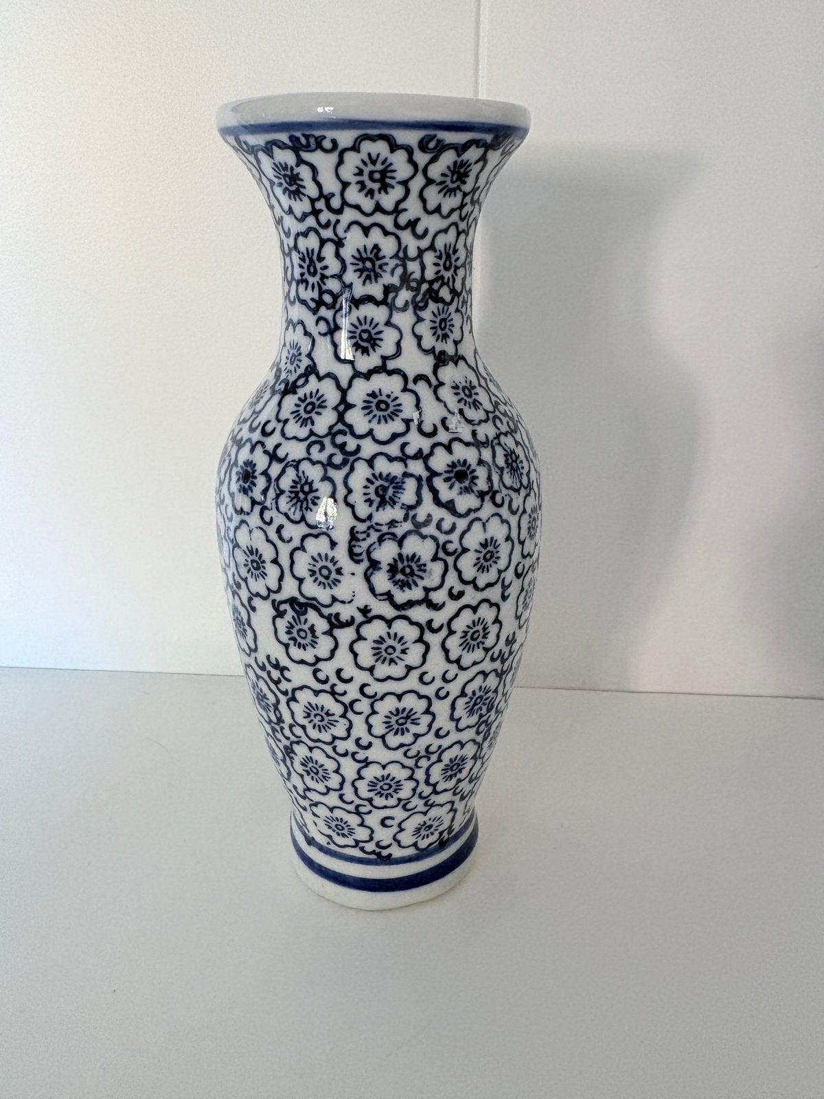 Klein blauw/ wit vaasje, 18 cm., Blauw, Ophalen of Verzenden, Zo goed als nieuw, Steen/keramiek