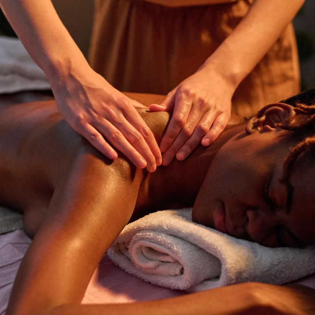 Masseur nodig in Amsterdam? Klickie kent ze persoonlijk, Diensten en Vakmensen, Ontspanningsmassage