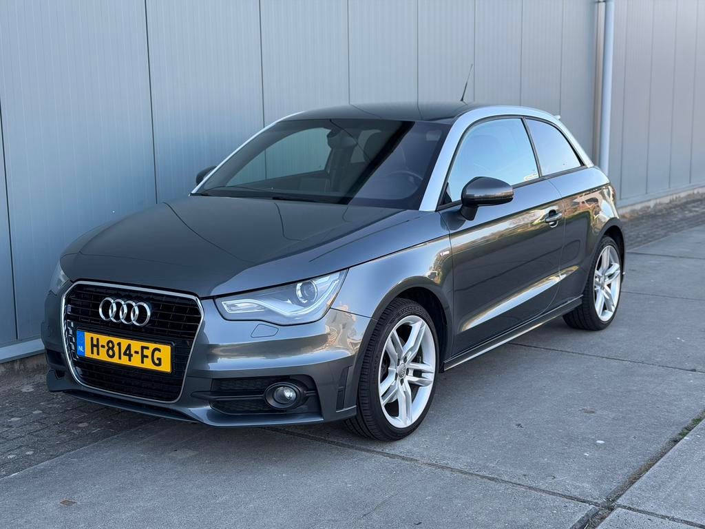 Audi A1 1.4 TFSI 2011 S-Line Grijs / Stoelverwarming | PDC, Voorwielaandrijving, Euro 5, A1, Leder en Stof