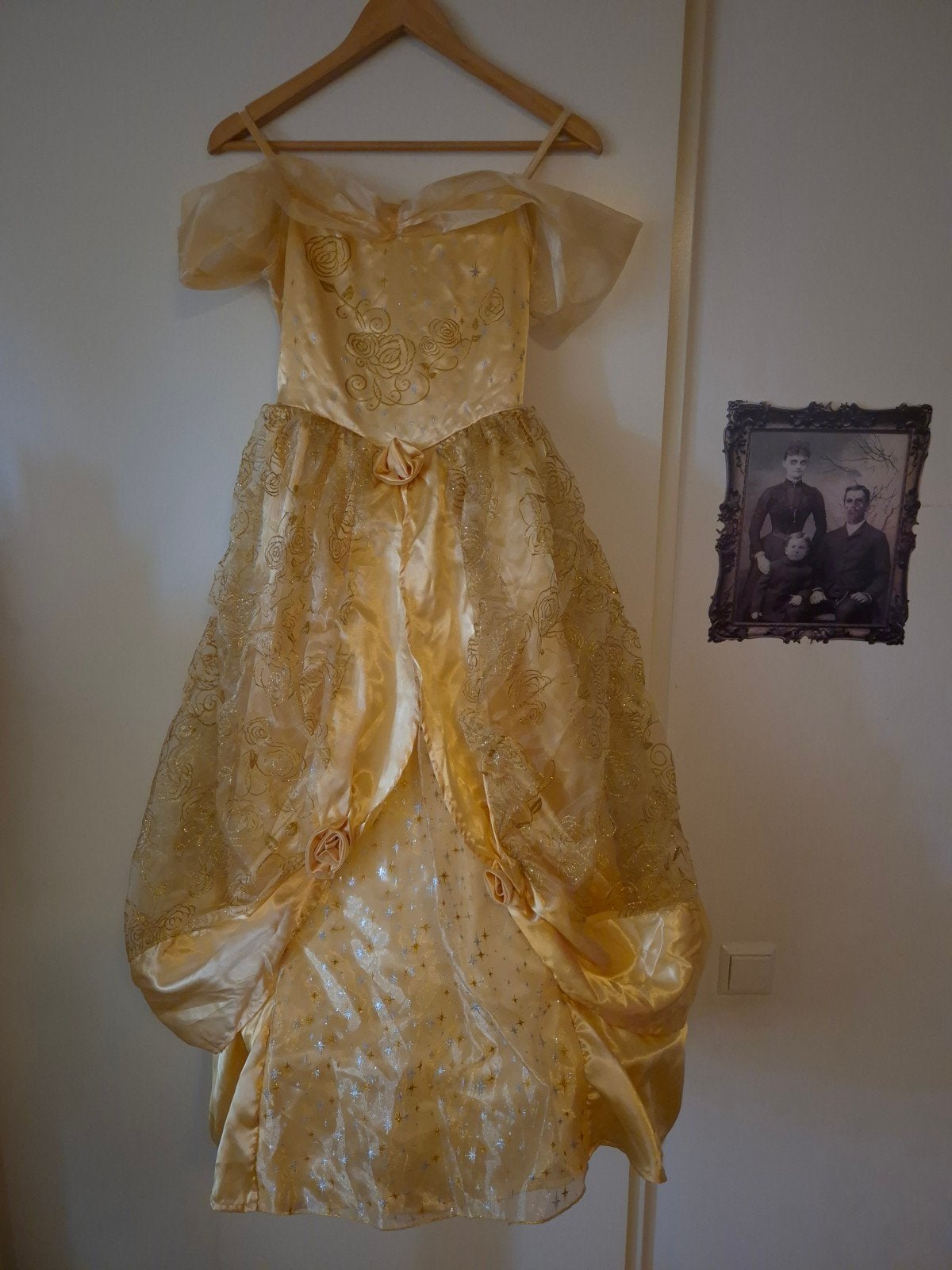 Prinsessenjurk Belle (Disneyland Parijs) met cape en tiara, Ophalen, Meisje