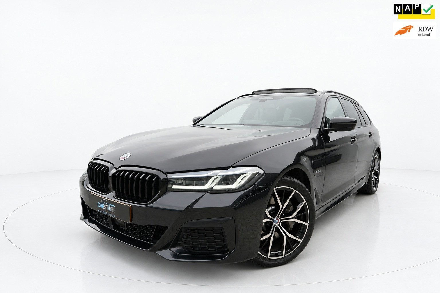 BMW 5-serie Touring 530e M SPORT PANO LASER SFEER H&K HUD, Auto's, Gebruikt, Euro 6, 4 cilinders, 2000 kg