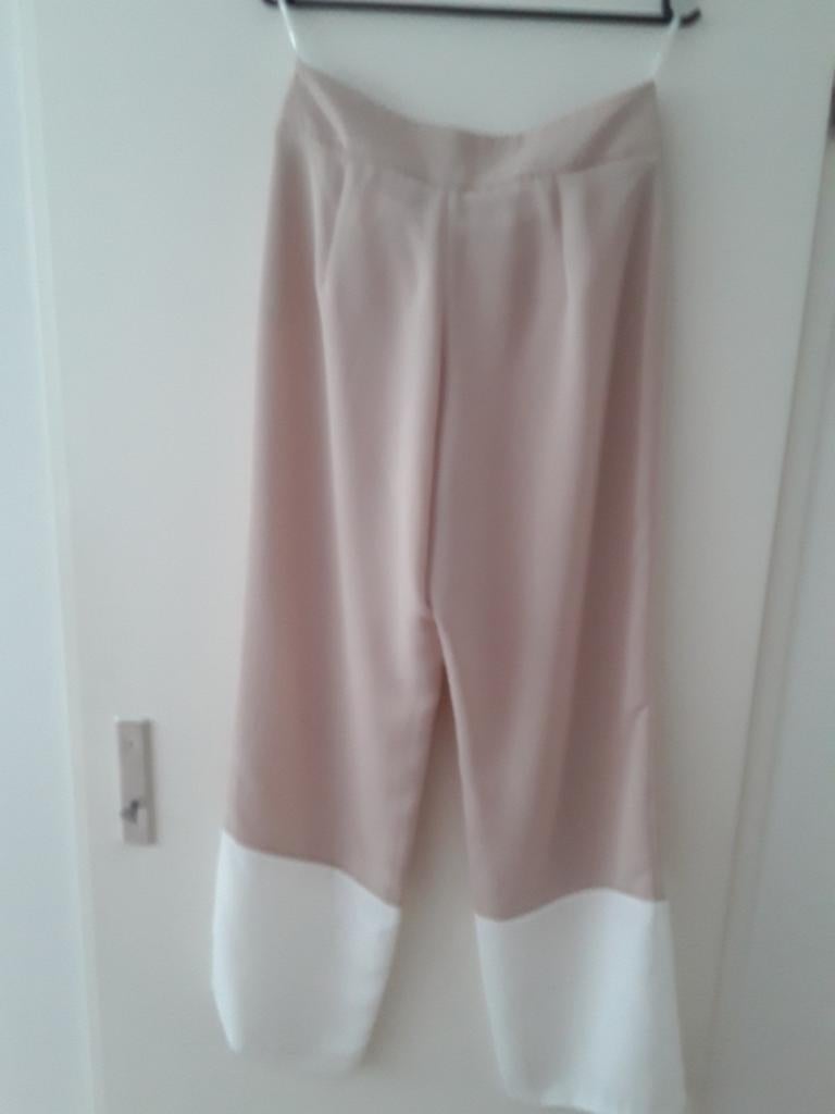 Broek zomer wijd S nieuw zand met bies, Kleding | Dames, Pyjama's, Ophalen of Verzenden, Nieuw