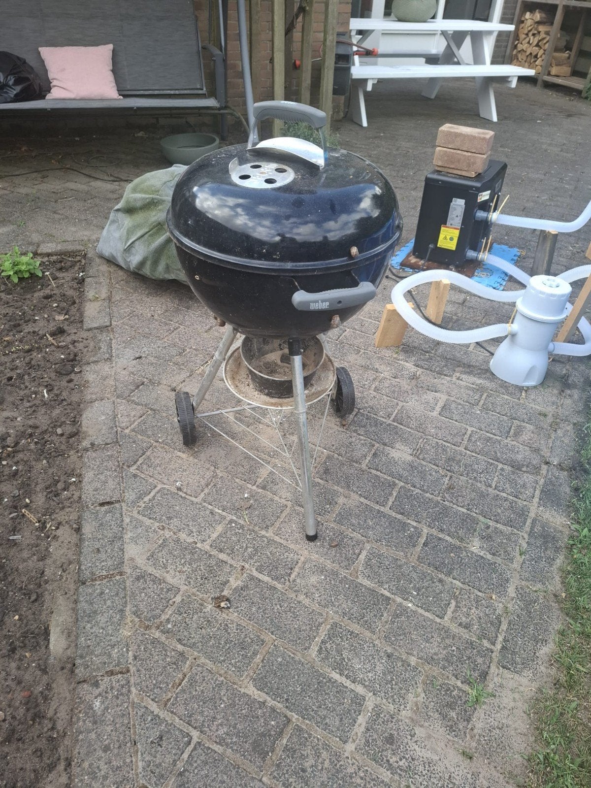 Weber Compact Kettle BBQ 47cm met hoes, Tuin en Terras, Houtskoolbarbecues, Ophalen of Verzenden, Gebruikt, Weber, Met accessoires