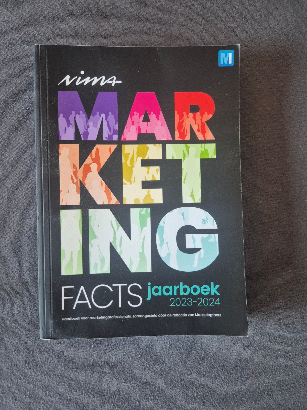 NIMA Marketingfacts Jaarboek 2023-2024, Ophalen, Zo goed als nieuw, Economie en Marketing, Redactie van Marketingfacts