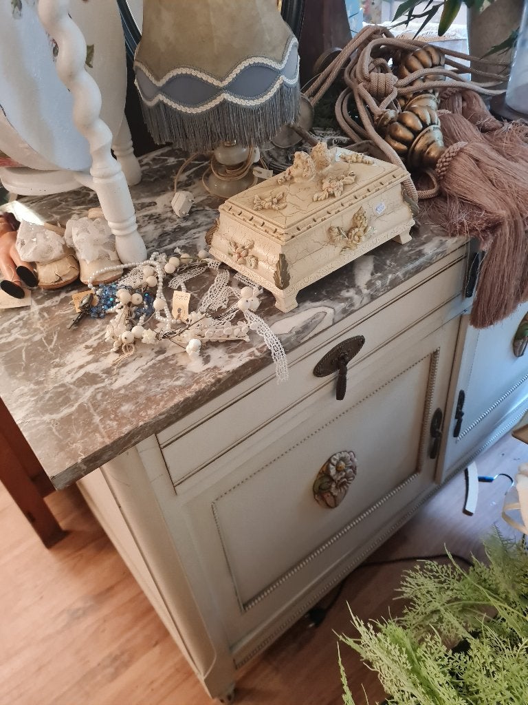 Antieke commode met marmeren blad foto 1 t/m 3