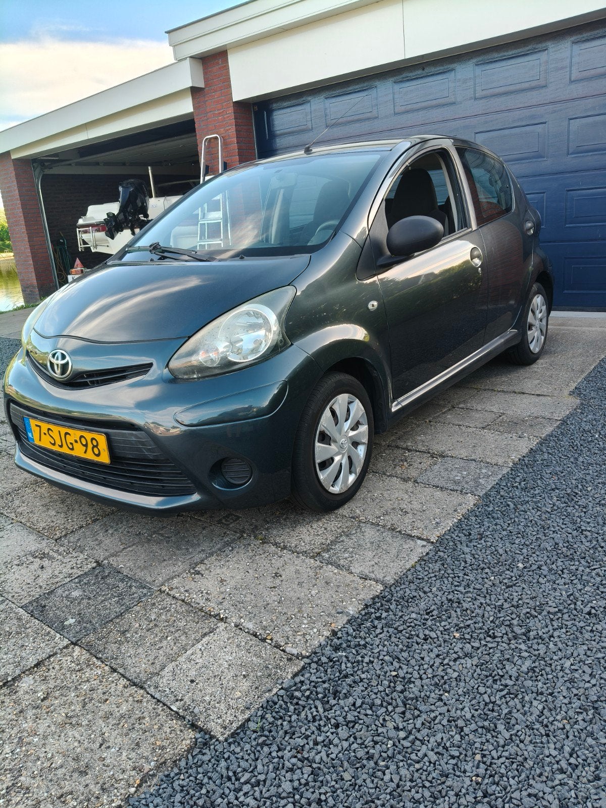 Toyota Aygo 1.0 12V Vvt-i 5DRS 2013 airco nieuwe APK, Voorwielaandrijving, 4 stoelen, Origineel Nederlands, Handgeschakeld