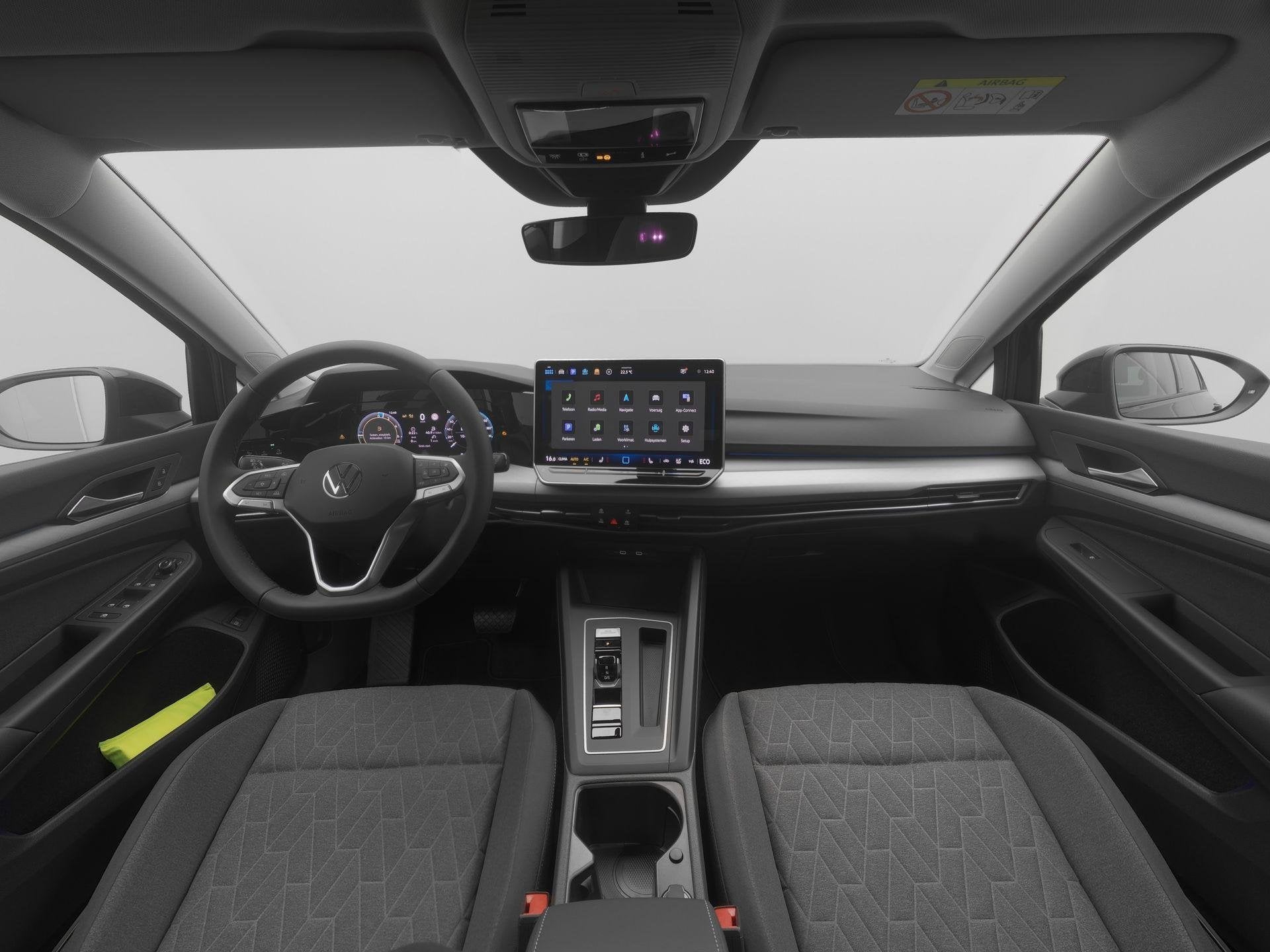 Volkswagen Golf Life Edition 1.5 eHybrid 204 PK | Trekhaak |, Stof, 1498 cc, 4 cilinders, 150 min