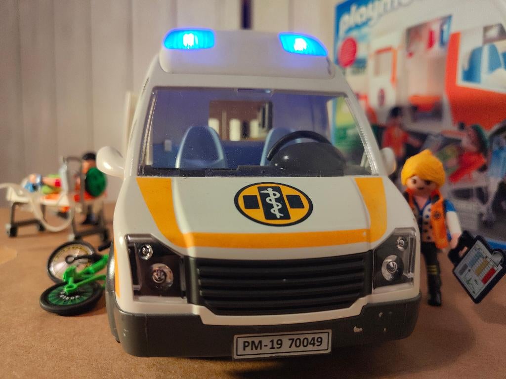 Playmobil citylife Ambulance/Ziekenwagen 70049 incl. doos, Kinderen en Baby's, Speelgoed | Playmobil, Ophalen of Verzenden, Zo goed als nieuw