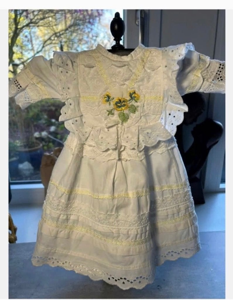 Witte broderie kant poppen jurk grote kraag borduur, Ophalen of Verzenden, Zo goed als nieuw, X, Kleertjes
