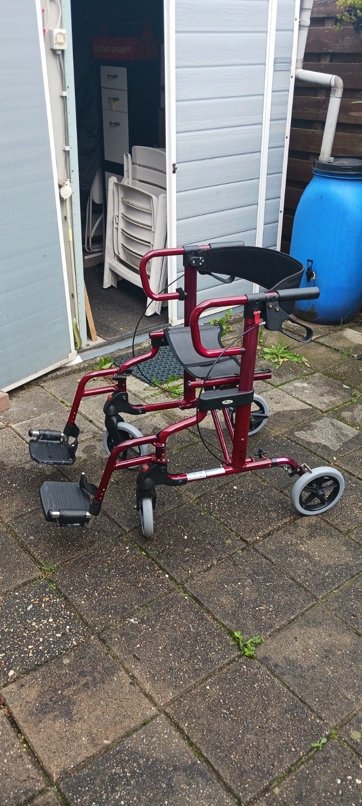 combi rollator en rolstoel in 1.!!!, Ophalen, Opvouwbaar, Zo goed als nieuw