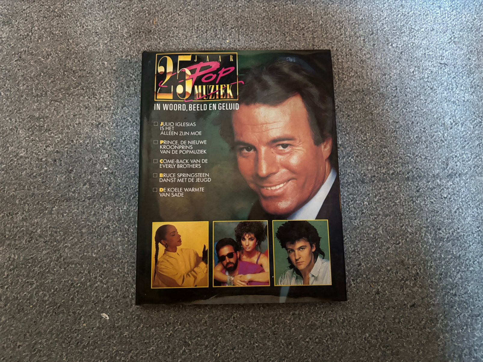 Popmuziek jubileum uitgave., Boeken, Ophalen of Verzenden, Zo goed als nieuw, Artiest