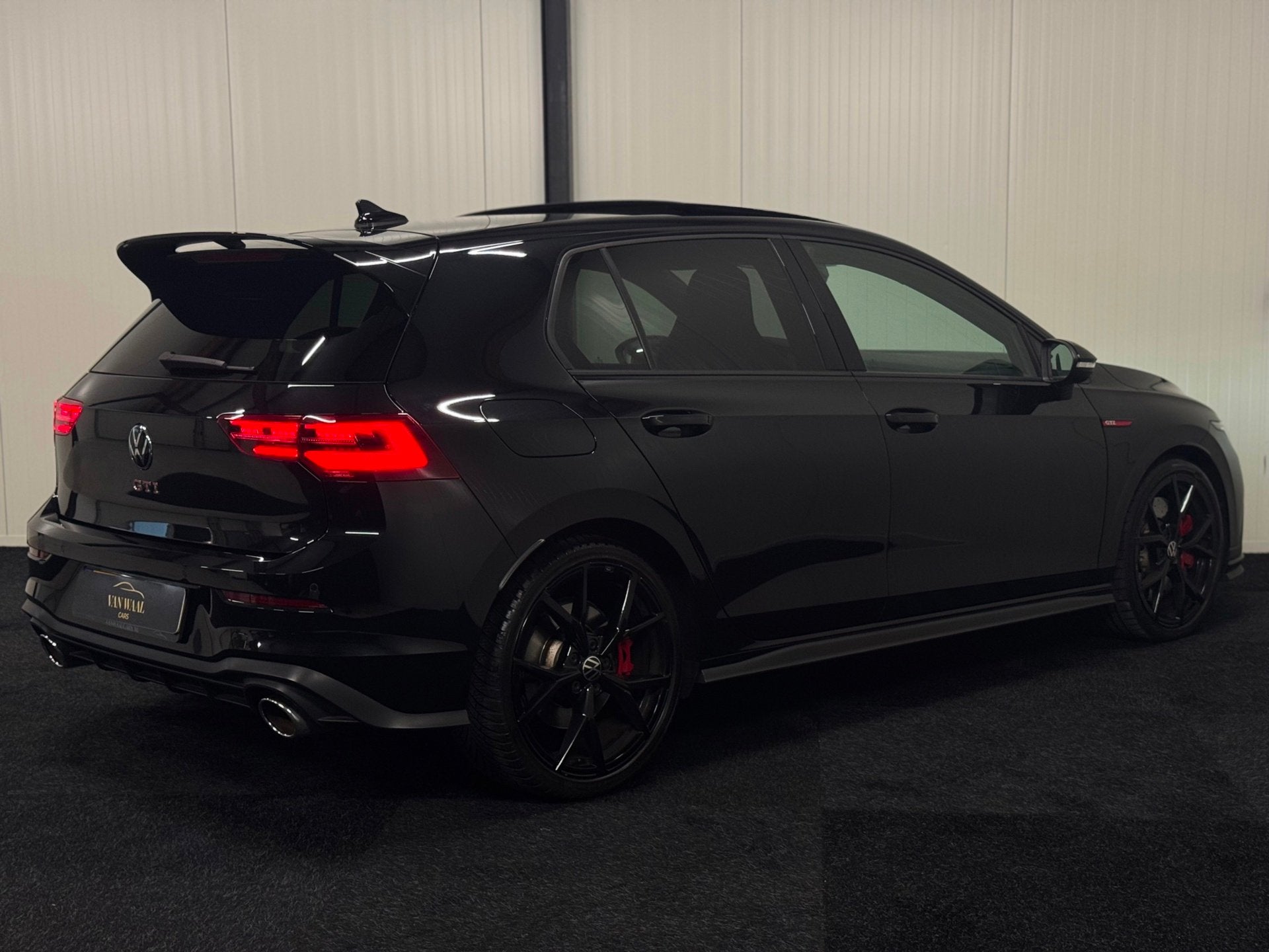 Volkswagen GOLF 2.0 TSI GTI Clubsport 2023 300PK PANO/HUD/IQ, 15 km/l, 4 cilinders, 1984 cc, Alcantara