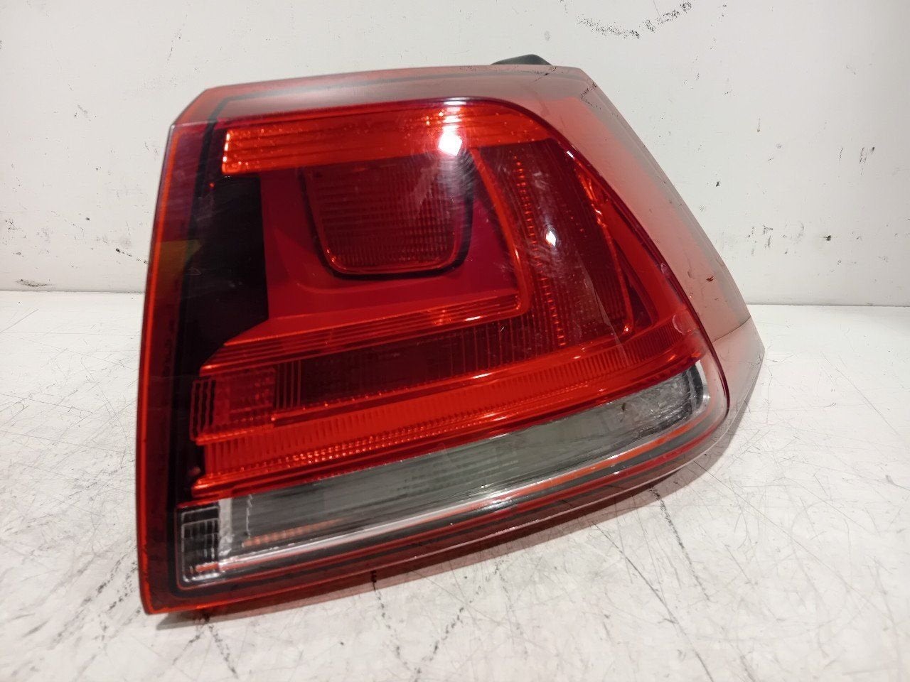 Achterlicht carrosserie rechts Volkswagen Golf, Auto-onderdelen, Verlichting, Onderdelen@venauto.nl, Van der Ven Autorecycling B.V.