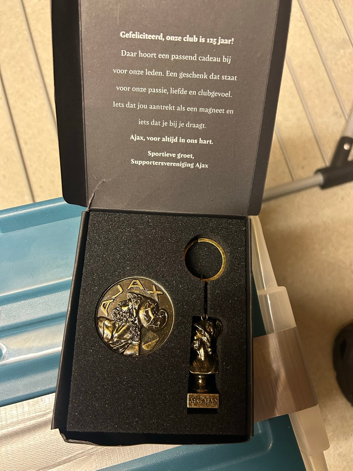 Ajax 125 Jaar Magneet en Sleutelhanger Set, Ophalen, Nieuw, Ajax, Overige typen