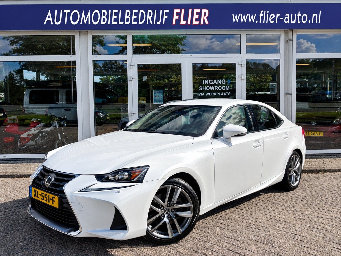Lexus IS 300h Hybrid Business Line | Navi | Clima | NAP | Or, Auto's, Automaat, Dealer onderhouden, Achterwielaandrijving, Gebruikt