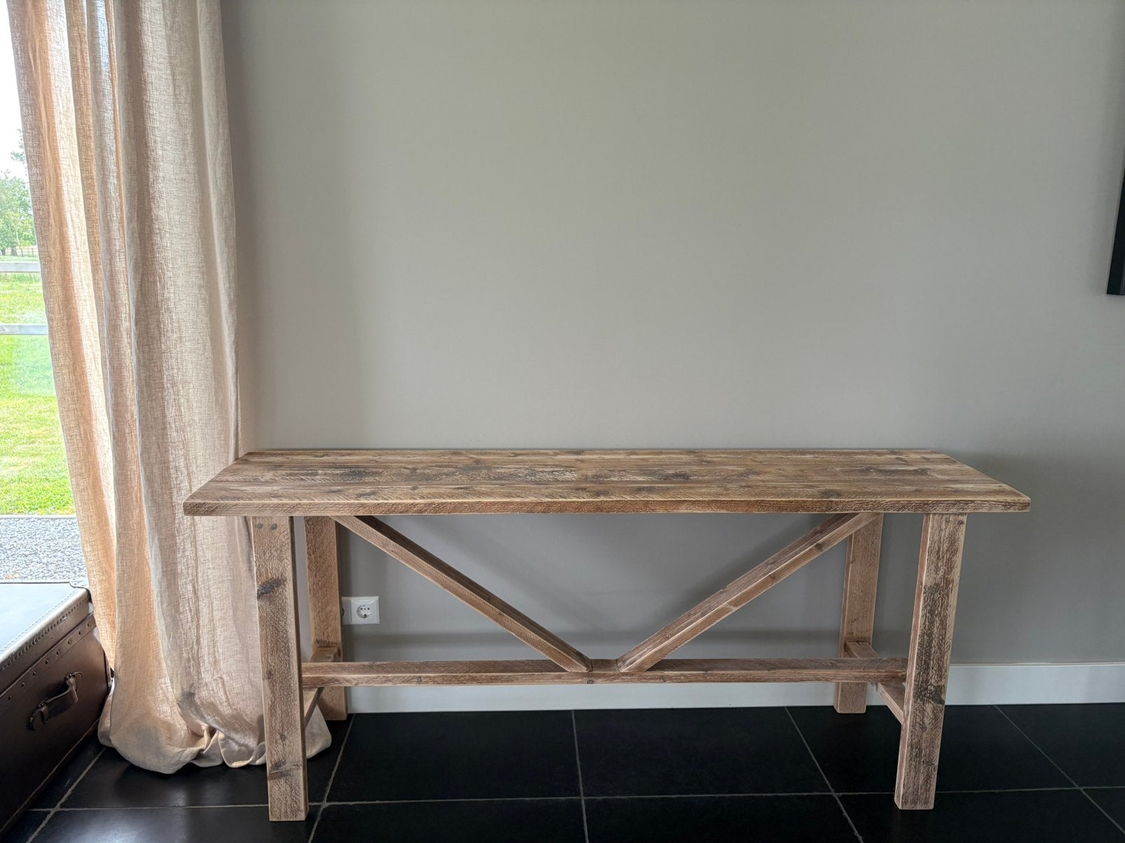 Mooie stoere verouderde houten sidetable, Huis en Inrichting, Tafels | Sidetables, Ophalen of Verzenden, Zo goed als nieuw, Landelijk/Stoer/Sober/Tijdloos