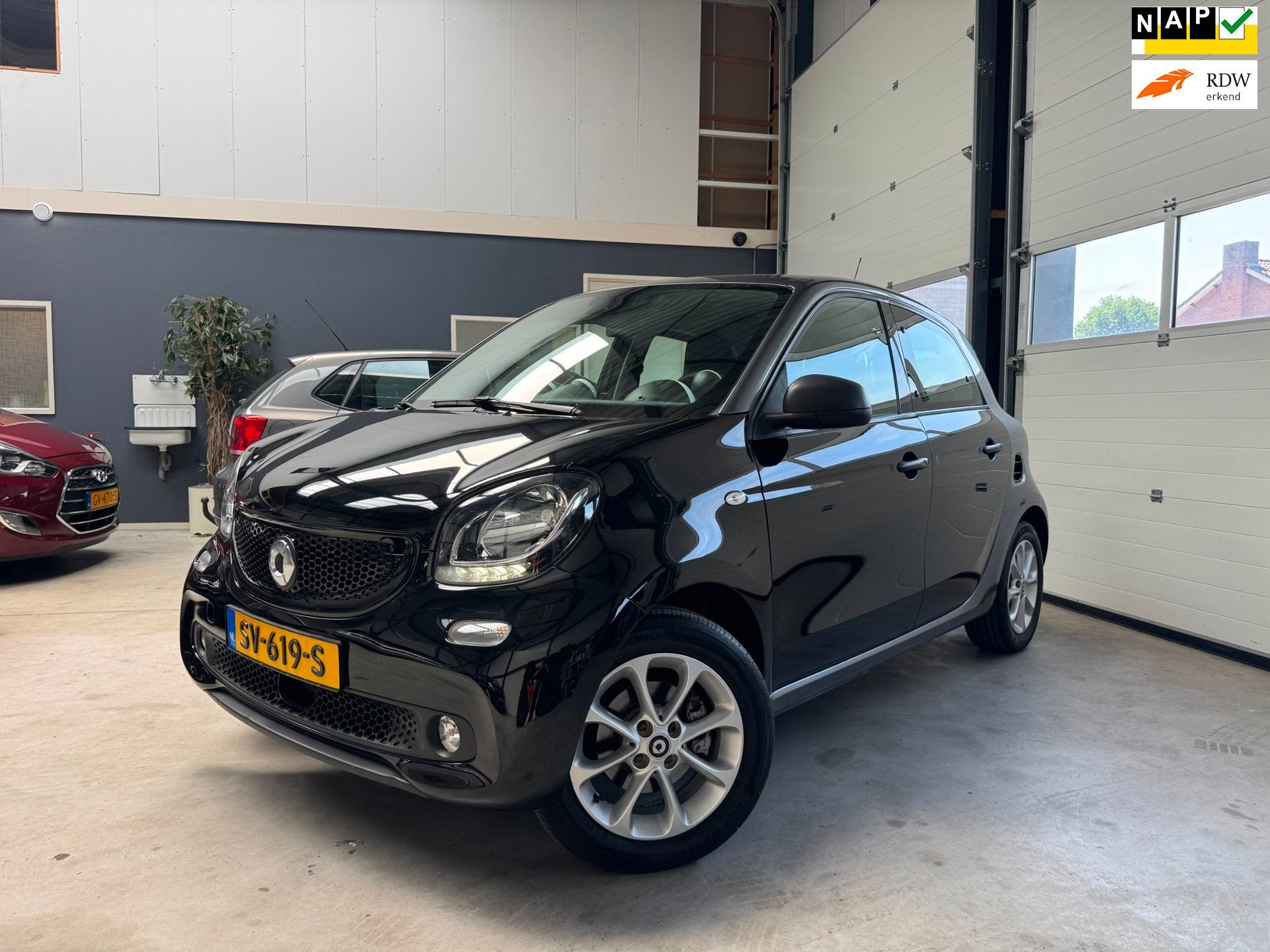 Smart Forfour Electric drive Business Solution 18 kWh Leder, Auto's, Smart, Automaat, Achterwielaandrijving, Gebruikt, Zwart