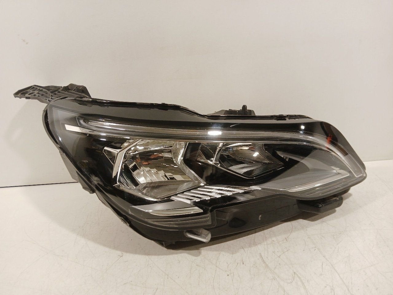 Koplamp rechts Peugeot 3008, Onderdelen@venauto.nl, Van der Ven Autorecycling B.V., Gebruikt, Ettenseweg 76, 4706 PB Roosendaal, The Netherlands