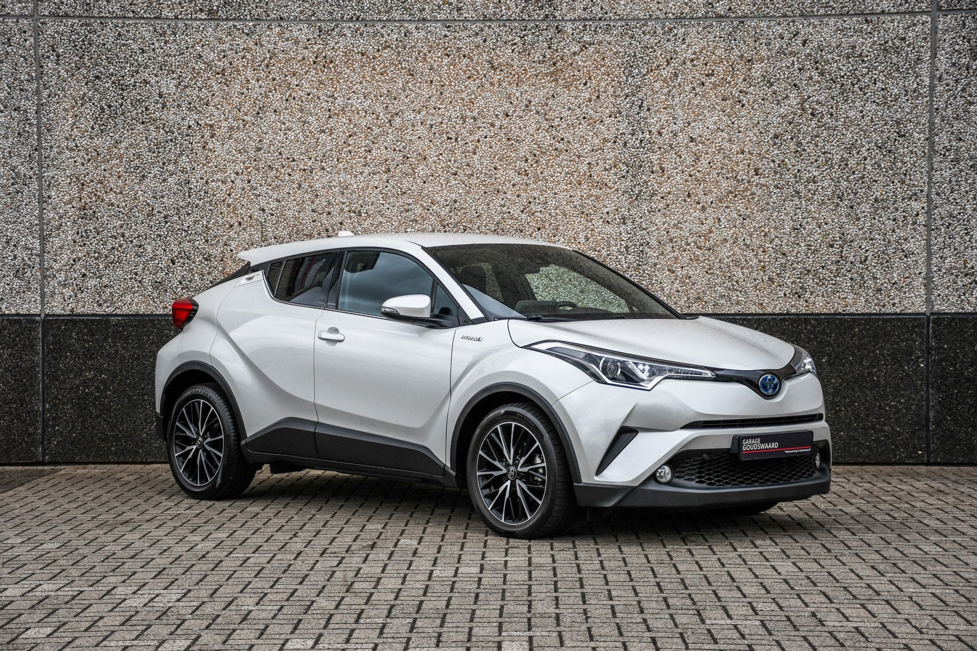 Toyota C-HR 1.8 Hybrid Dynamic (bj 2018, automaat), Stof, 4 cilinders, Origineel Nederlands, 26 km/l