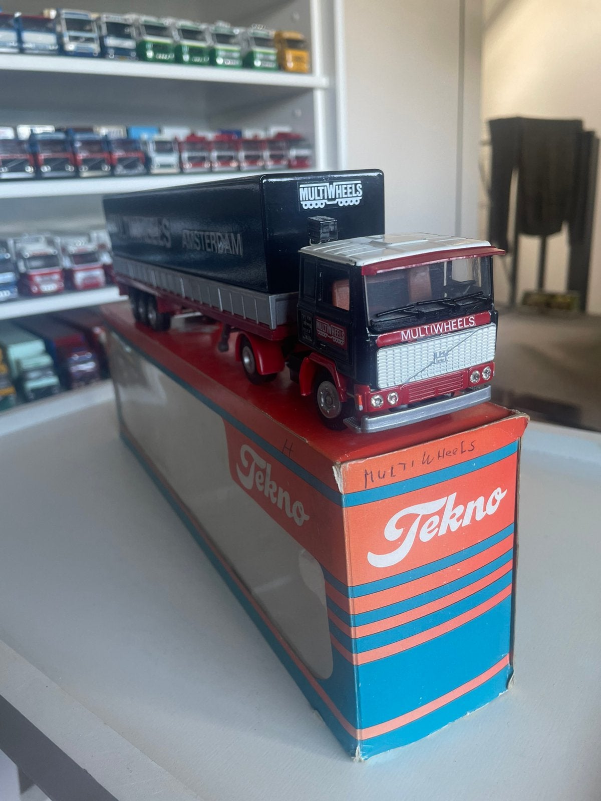 Volvo F1220 Multiwheels, Hobby en Vrije tijd, Modelauto's | 1:50, Ophalen of Verzenden, Zo goed als nieuw, Bus of Vrachtwagen